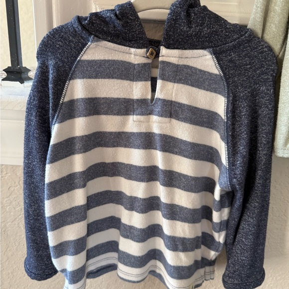 Cozy Green Pullover Sweater - Picture 2 of 8